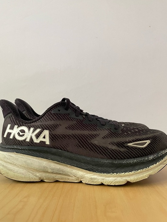 Shoes - HOKA Clifton 9 road running shoes | US 8.5B